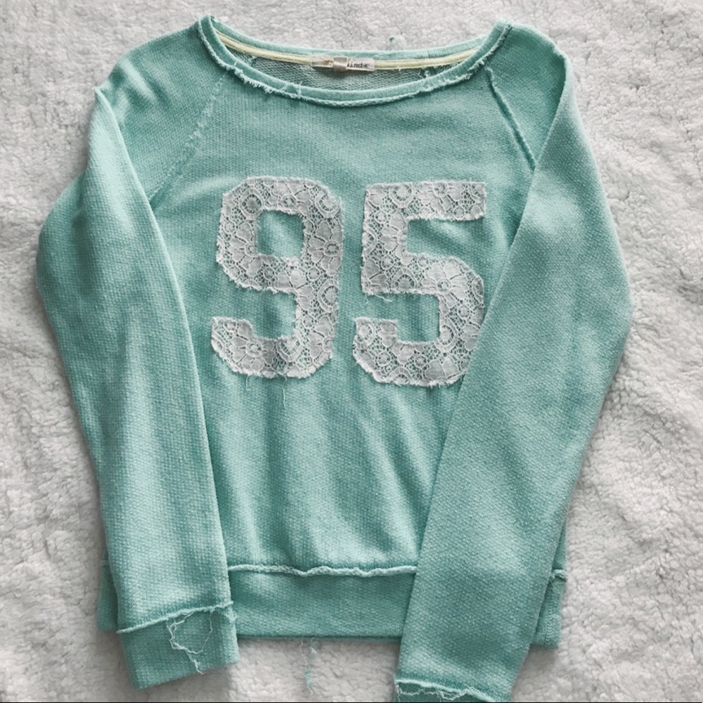 NWOT ‘05’ Distressed Long Sleeve Pullover
